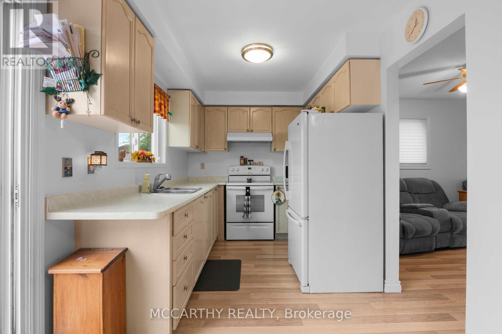 Photo 15 of 34 Corrie Crescent, Essa ON