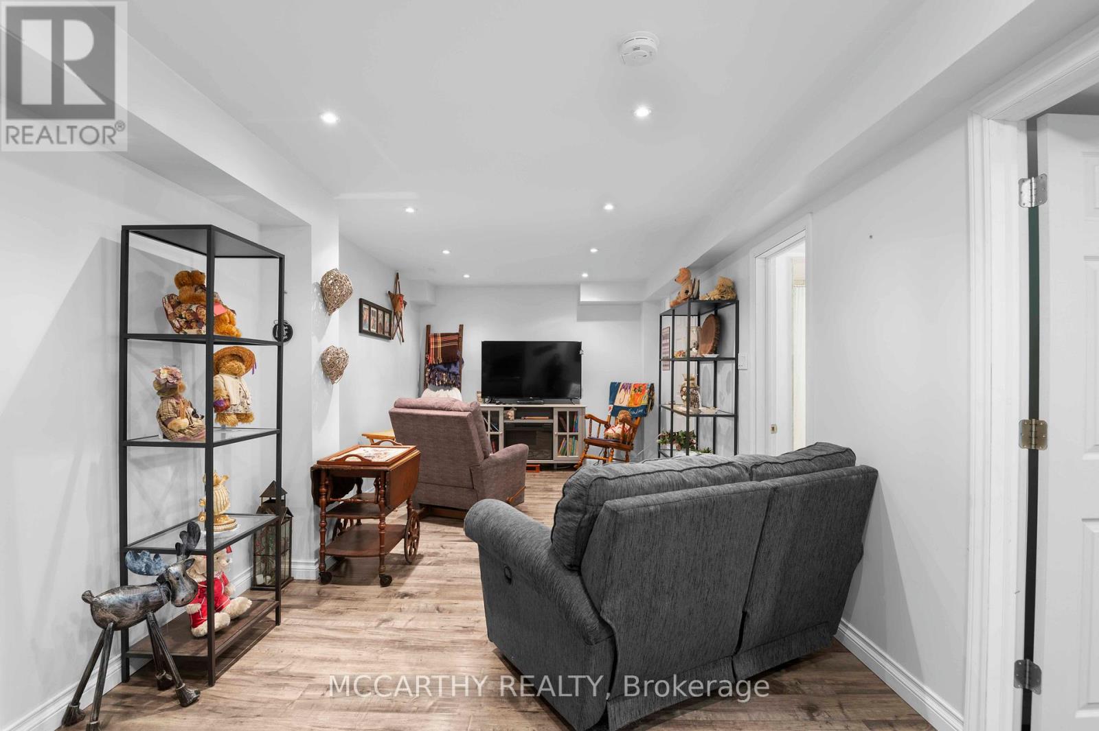 Photo 22 of 34 Corrie Crescent, Essa ON