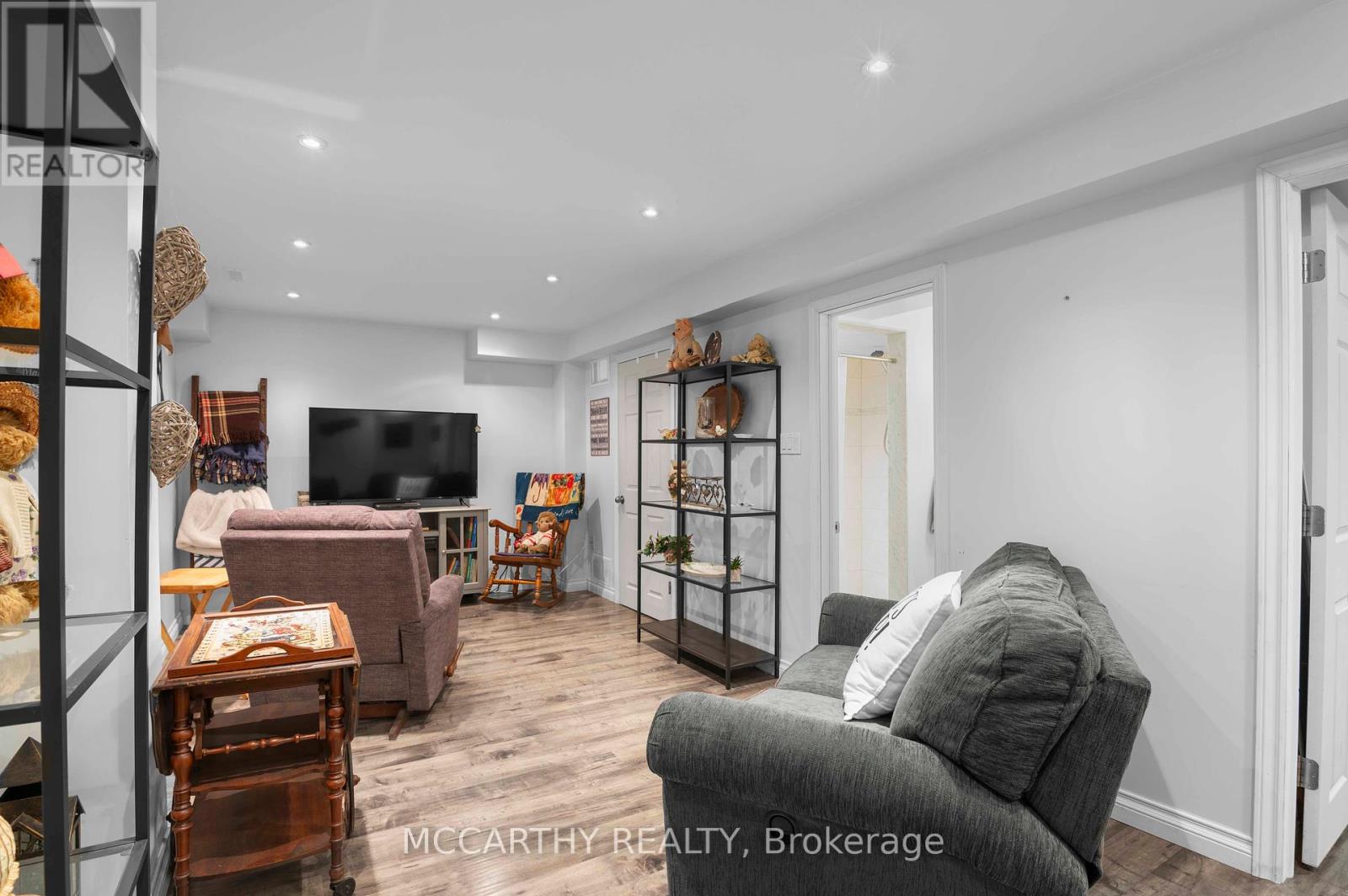 Photo 25 of 34 Corrie Crescent, Essa ON