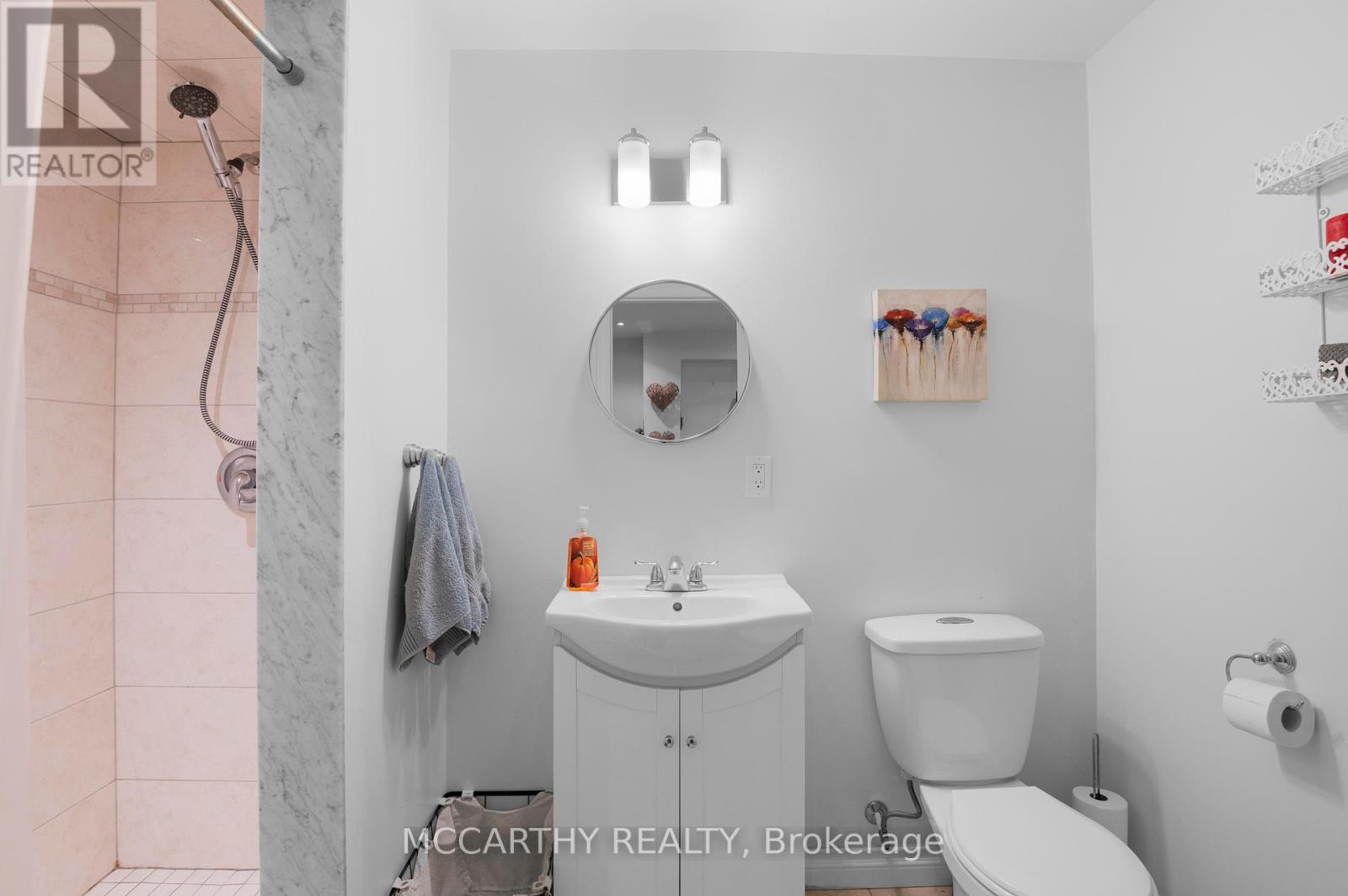 Photo 8 of 34 Corrie Crescent, Essa ON