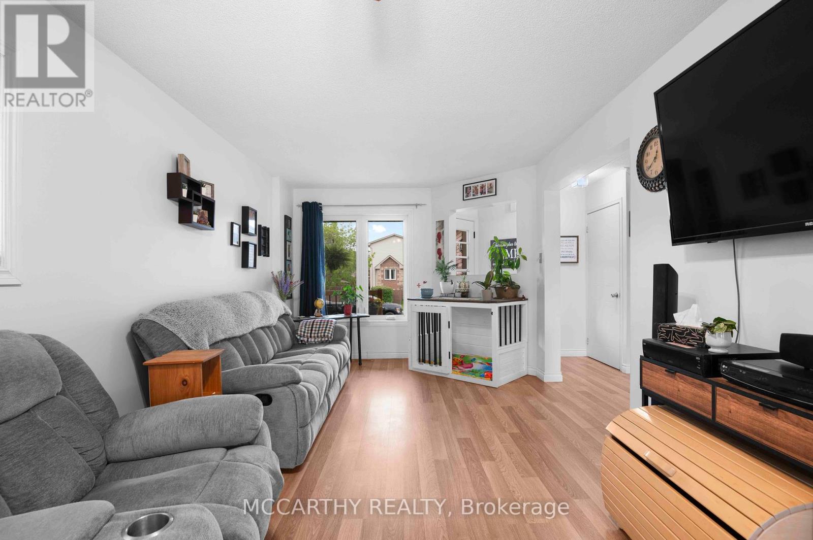 Photo 13 of 34 Corrie Crescent, Essa ON