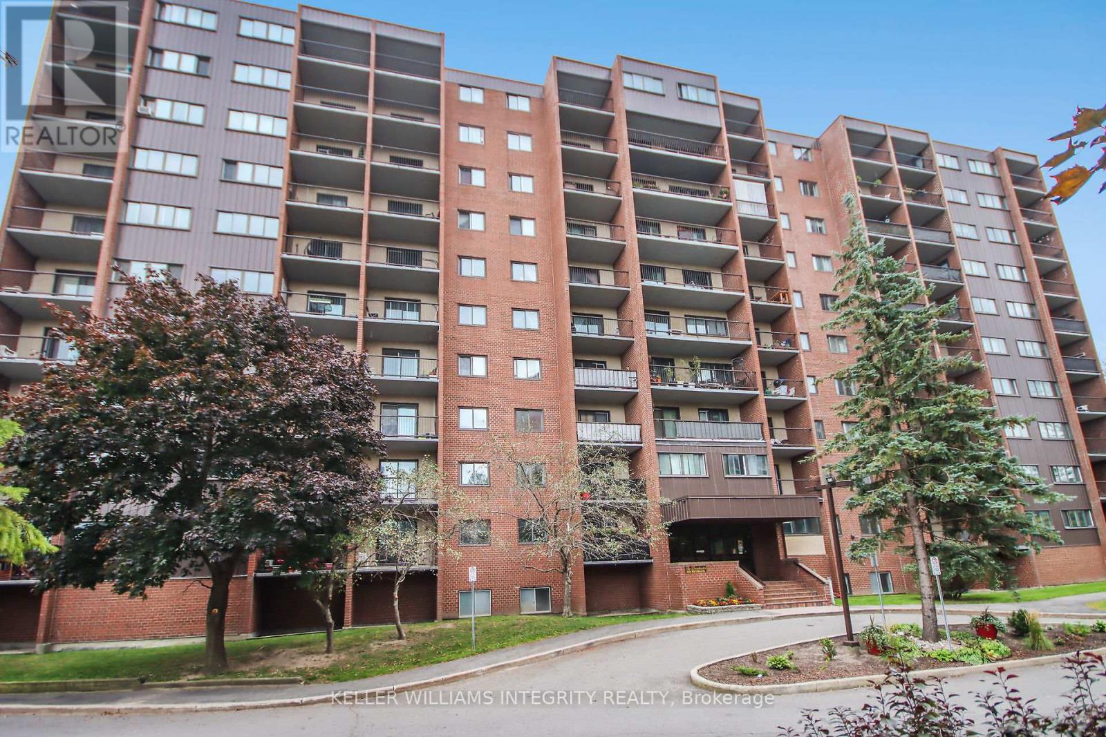 https://ddfcdn.realtor.ca/listing/TS638833666487270000/reb76/highres/1/x12160711_1.jpg