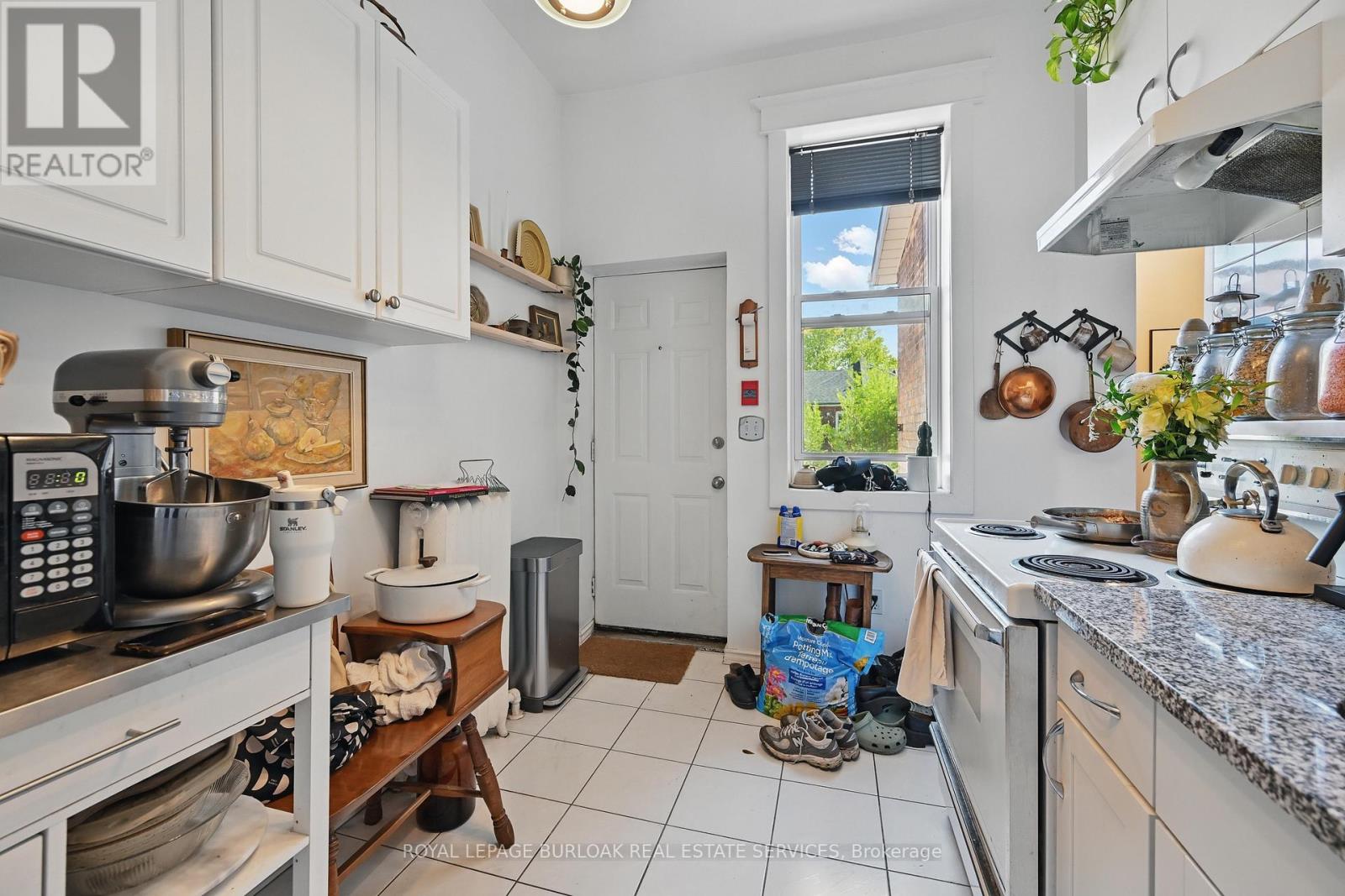 Photo 35 of 55 Barton Street W, Hamilton ON