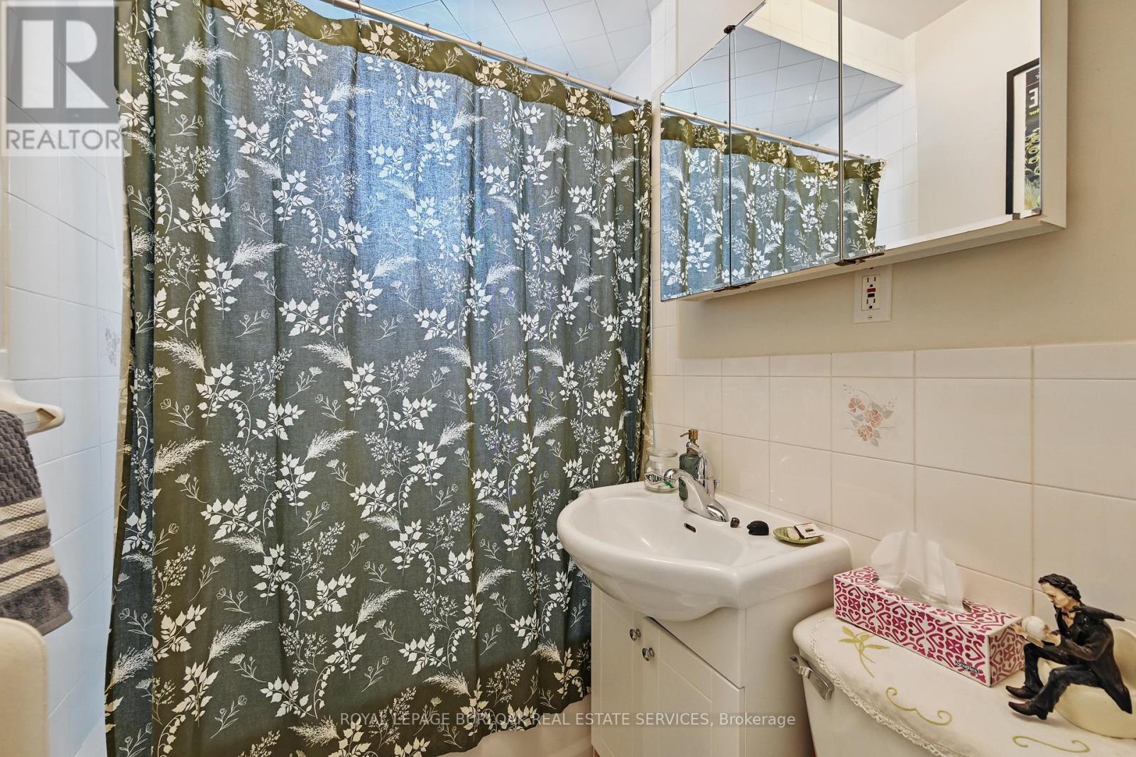 Photo 20 of 55 Barton Street W, Hamilton ON