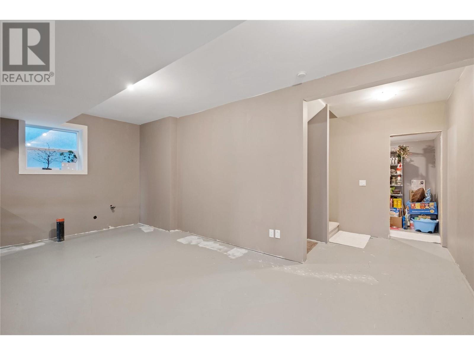  856 Hewetson Avenue, Kelowna