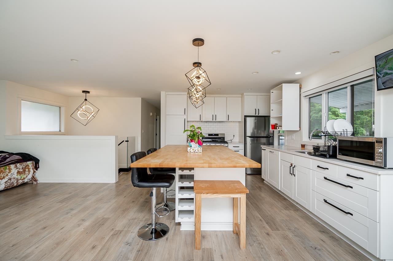 Photo 11 of 4437 196 A Street, Langley BC