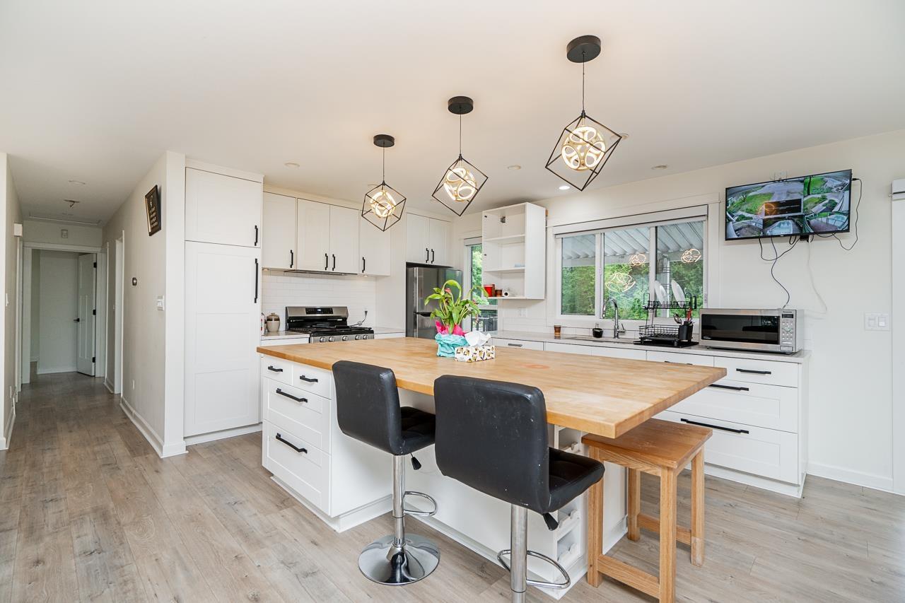 Photo 10 of 4437 196 A Street, Langley BC