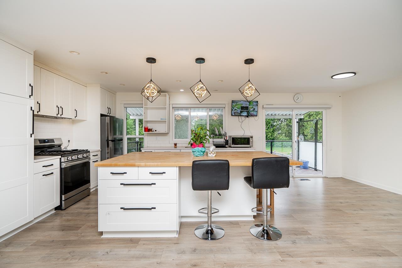 Photo 12 of 4437 196 A Street, Langley BC