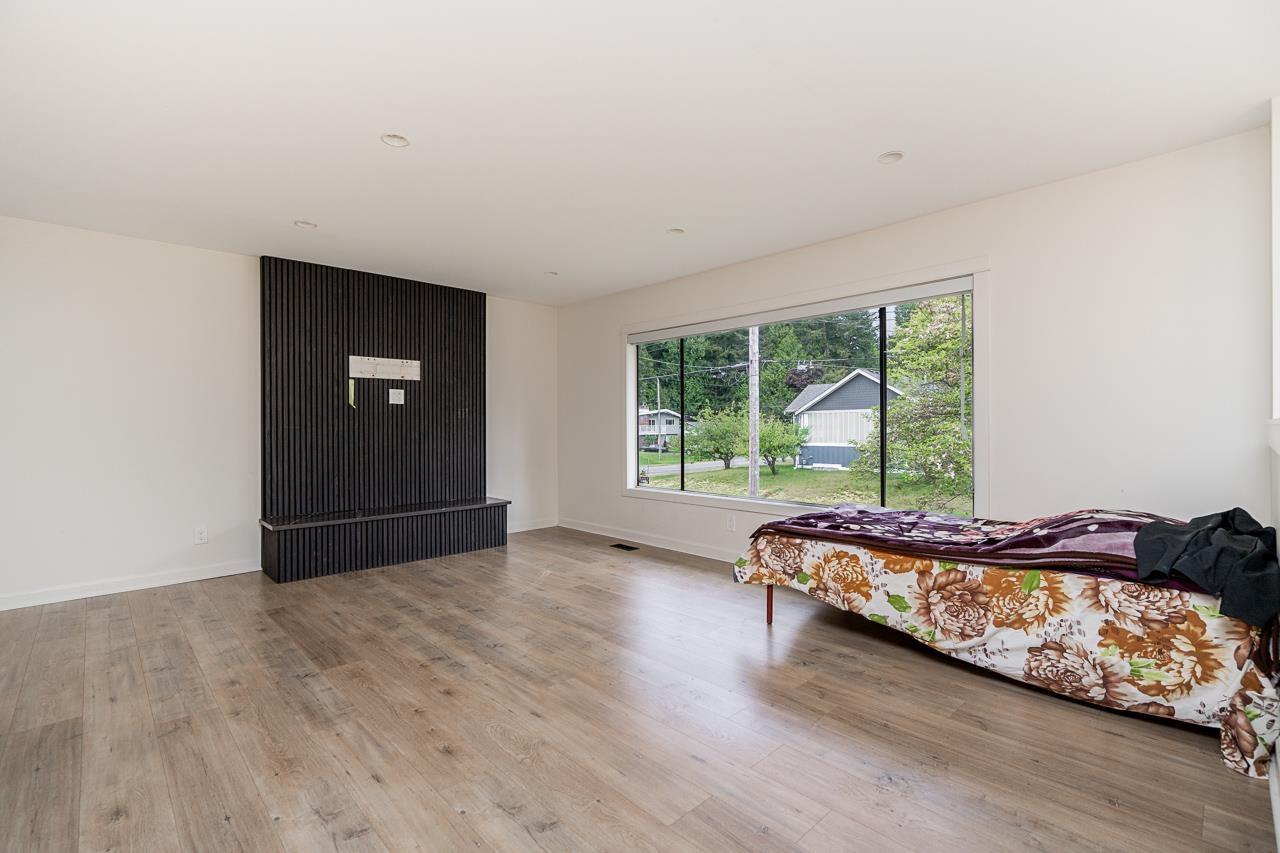 Photo 6 of 4437 196 A Street, Langley BC