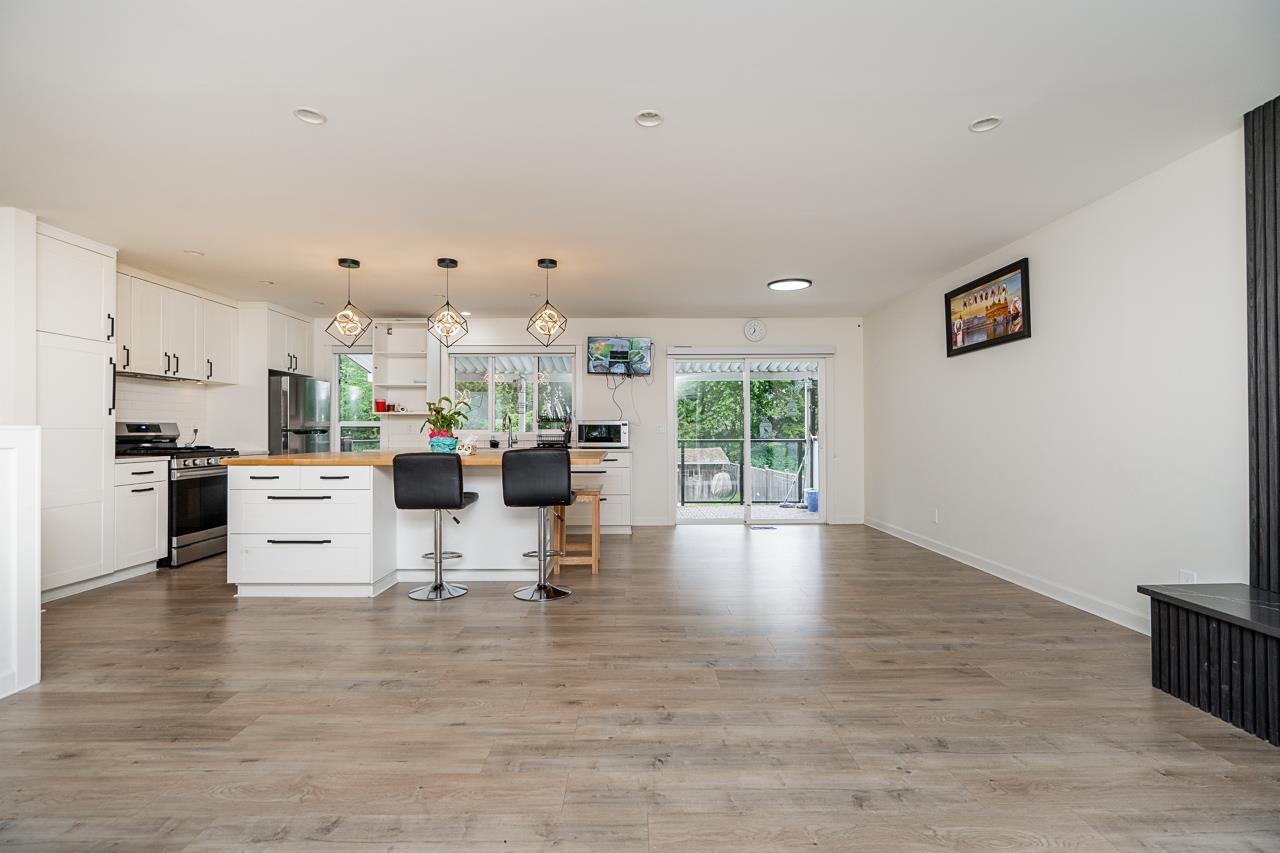 Photo 9 of 4437 196 A Street, Langley BC