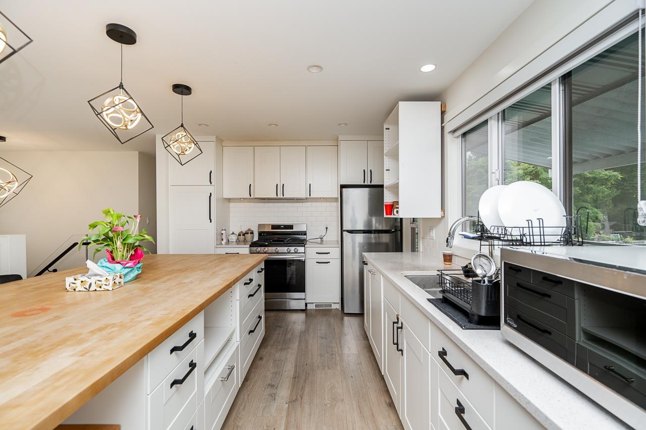 Photo 15 of 4437 196 A Street, Langley BC