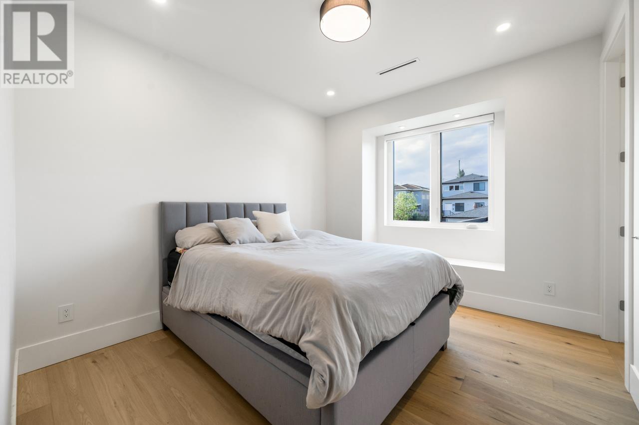 5655 PORTLAND STREET, Burnaby