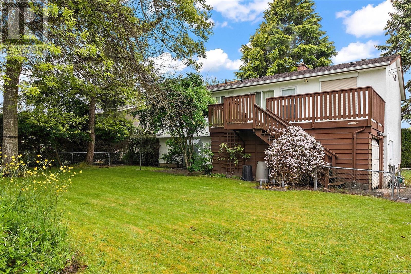 10327 Bowerbank Rd, Sidney