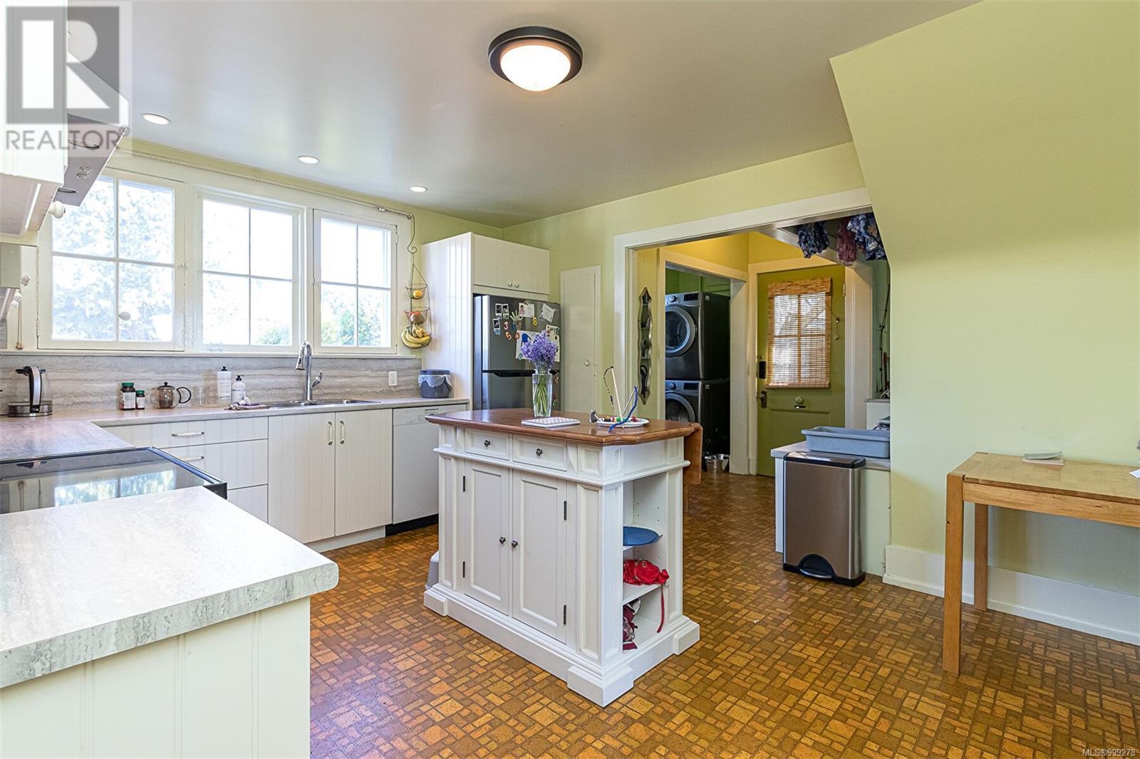 Photo 13 of 820 Pemberton Rd, Victoria BC