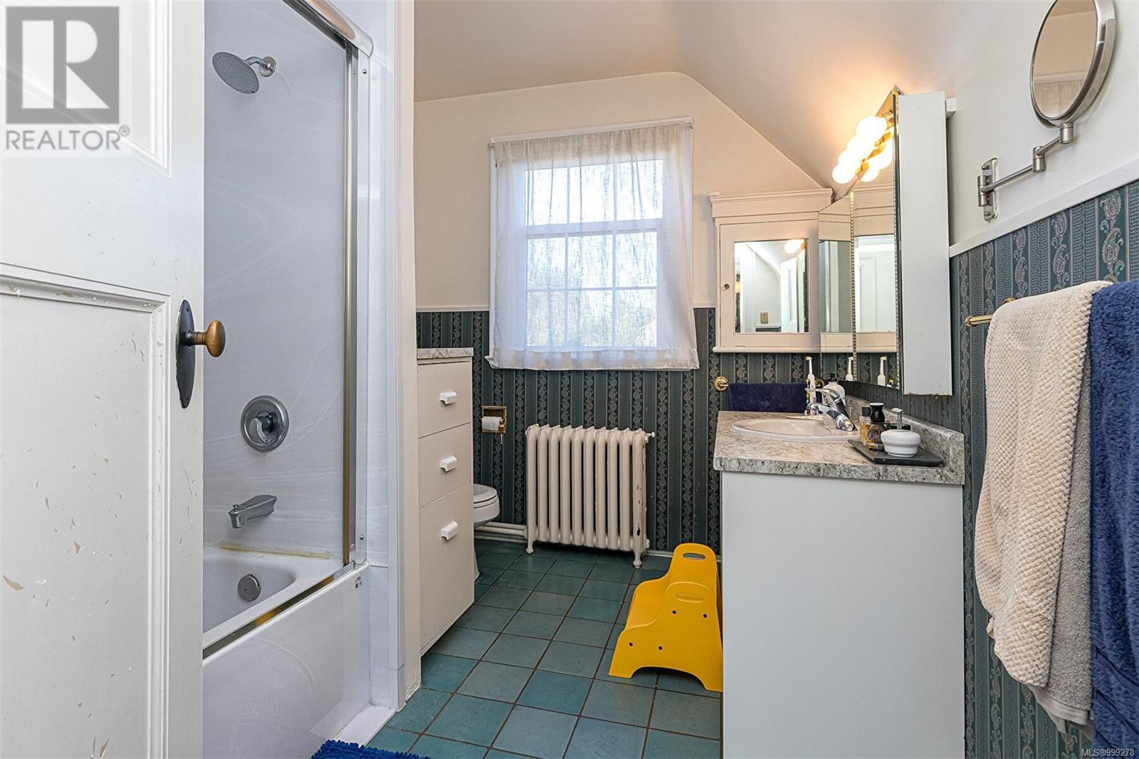 Photo 21 of 820 Pemberton Rd, Victoria BC