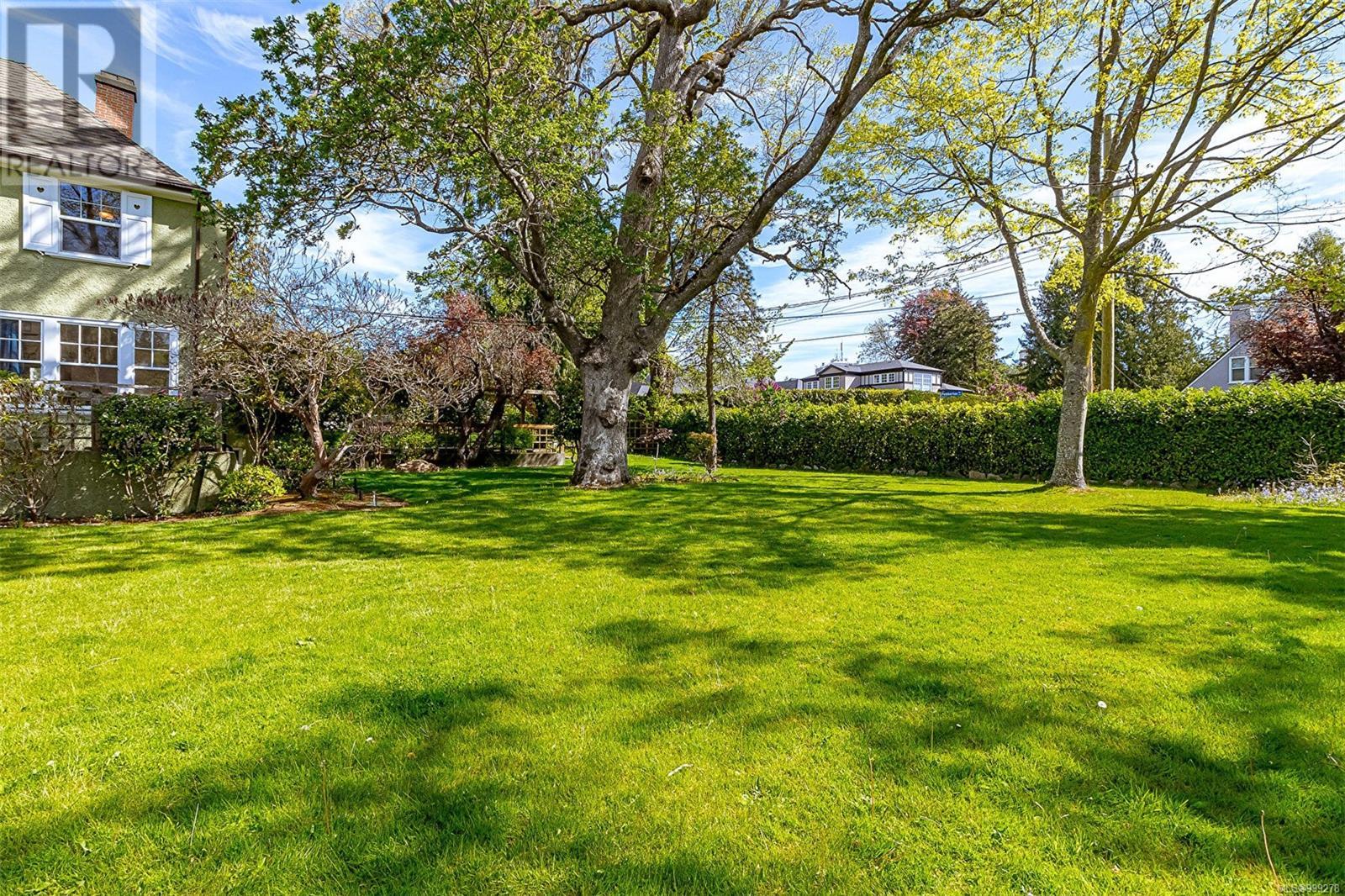 Photo 31 of 820 Pemberton Rd, Victoria BC