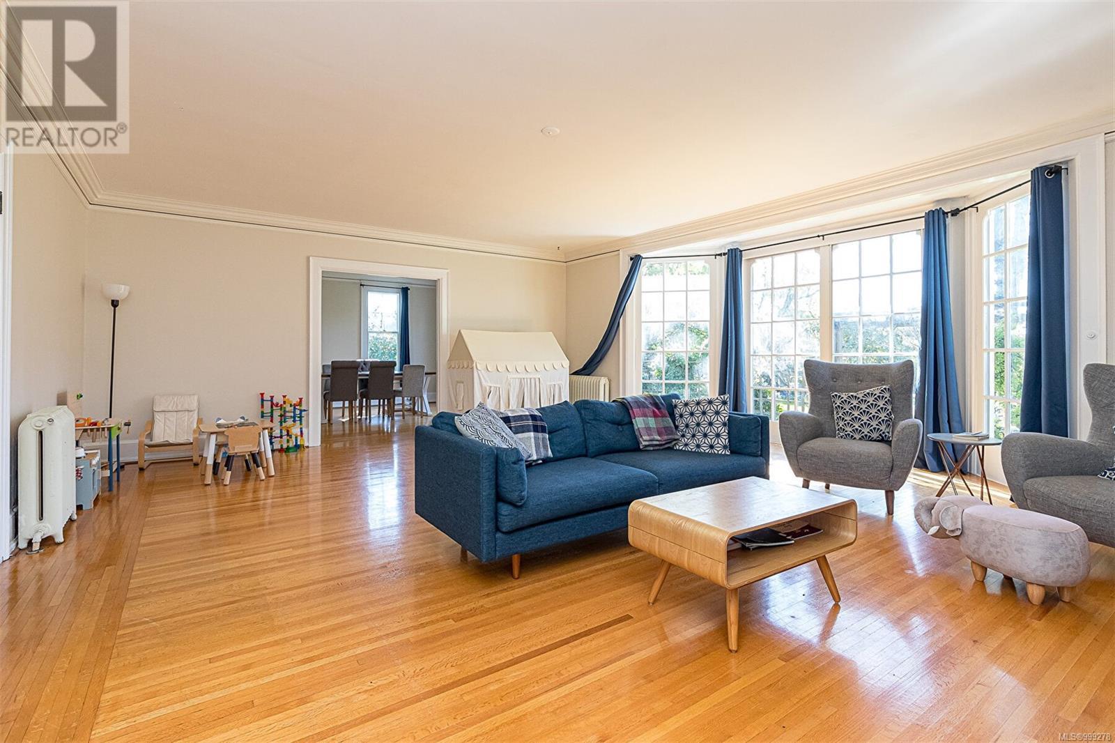 Photo 9 of 820 Pemberton Rd, Victoria BC