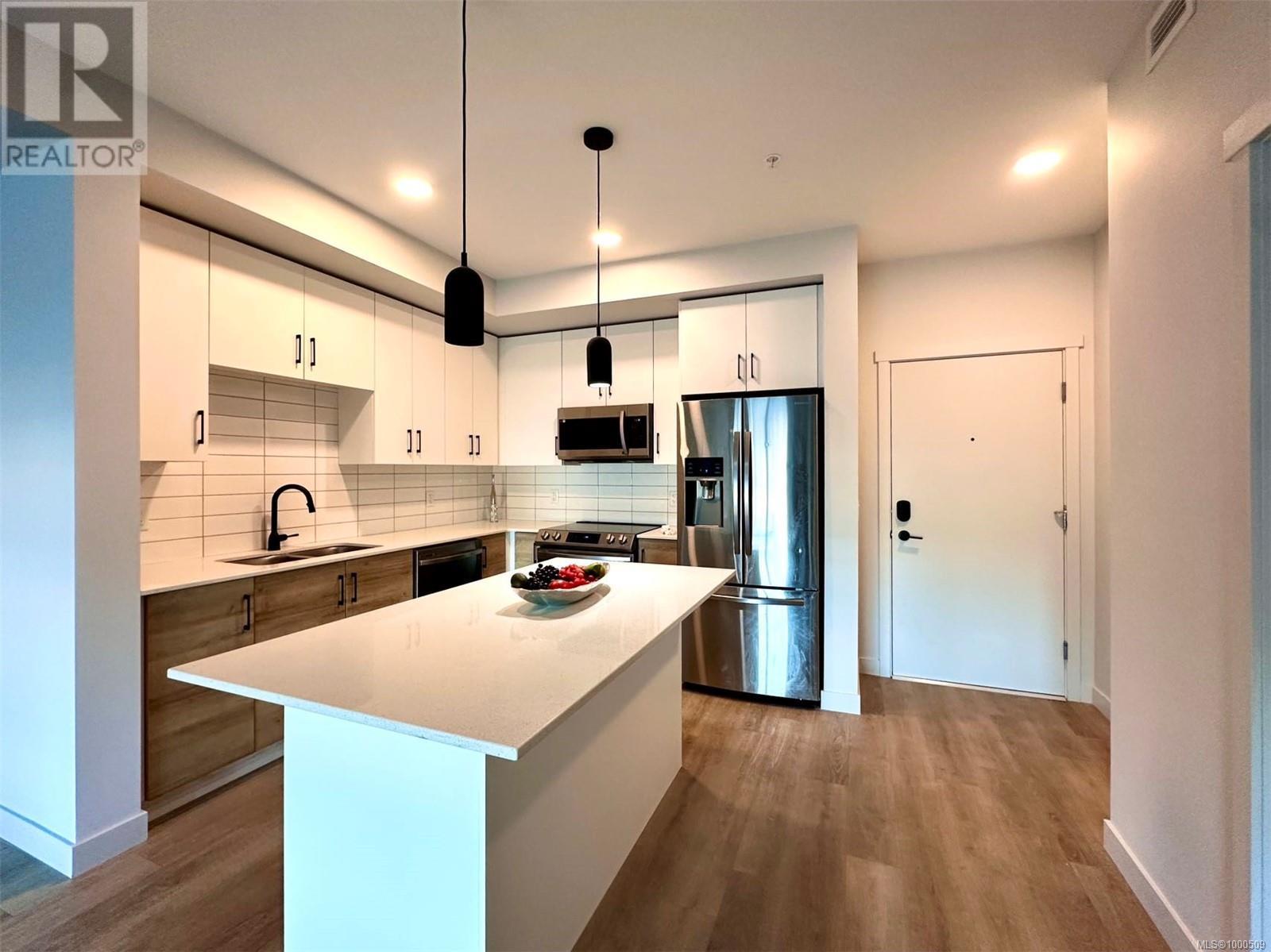 210 2465 Gateway Road, Langford