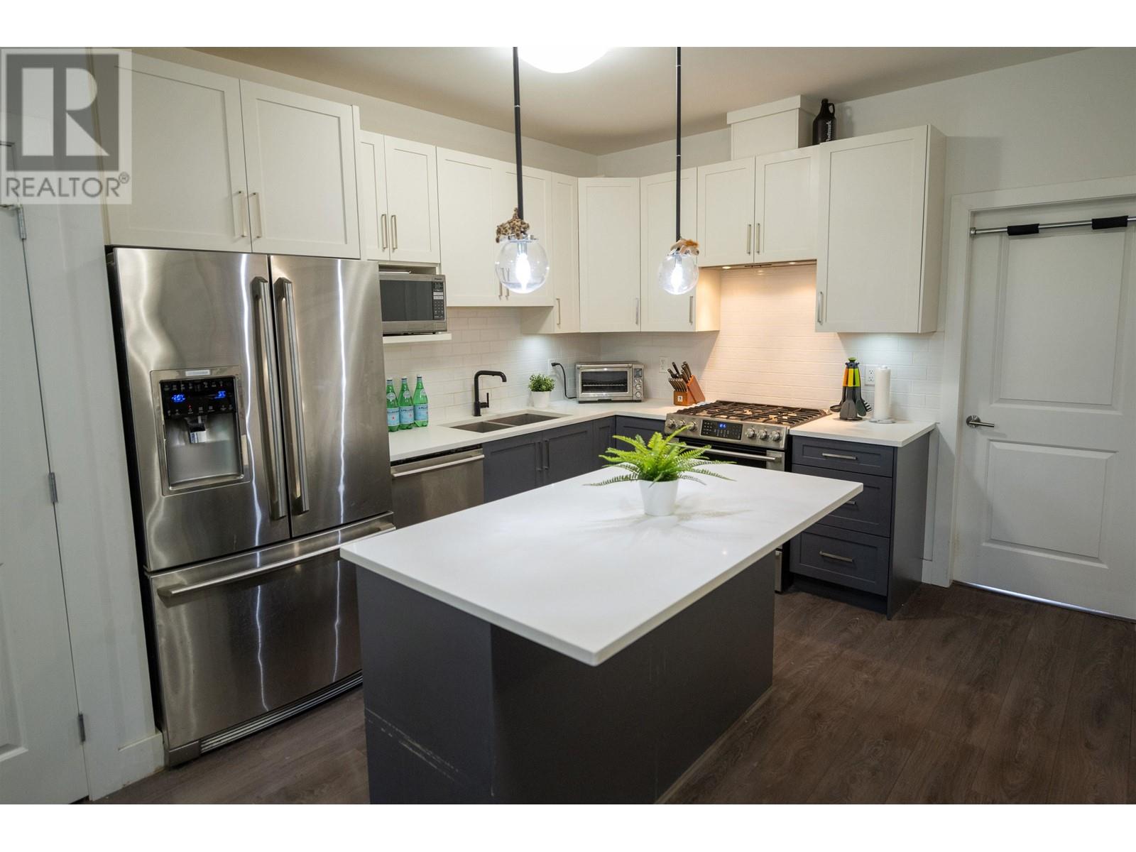 Photo 12 of 5805 Wales Street, Vancouver BC