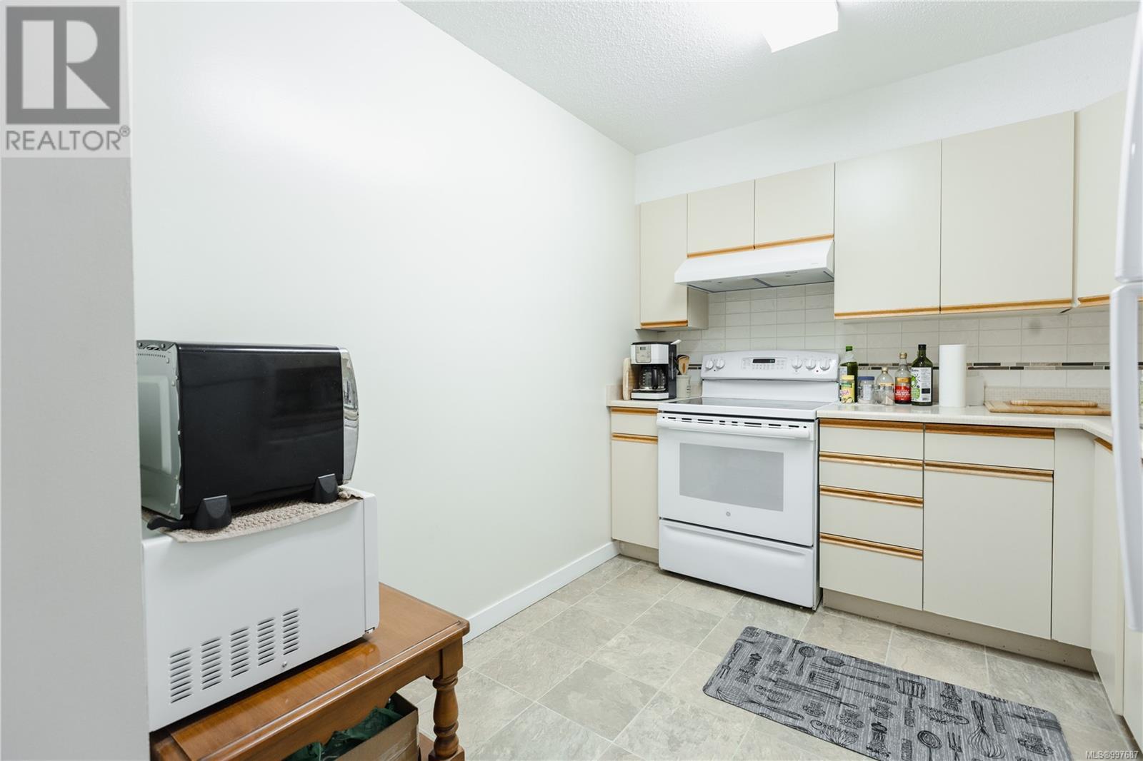 #410 6715 DOVER RD - Image 12