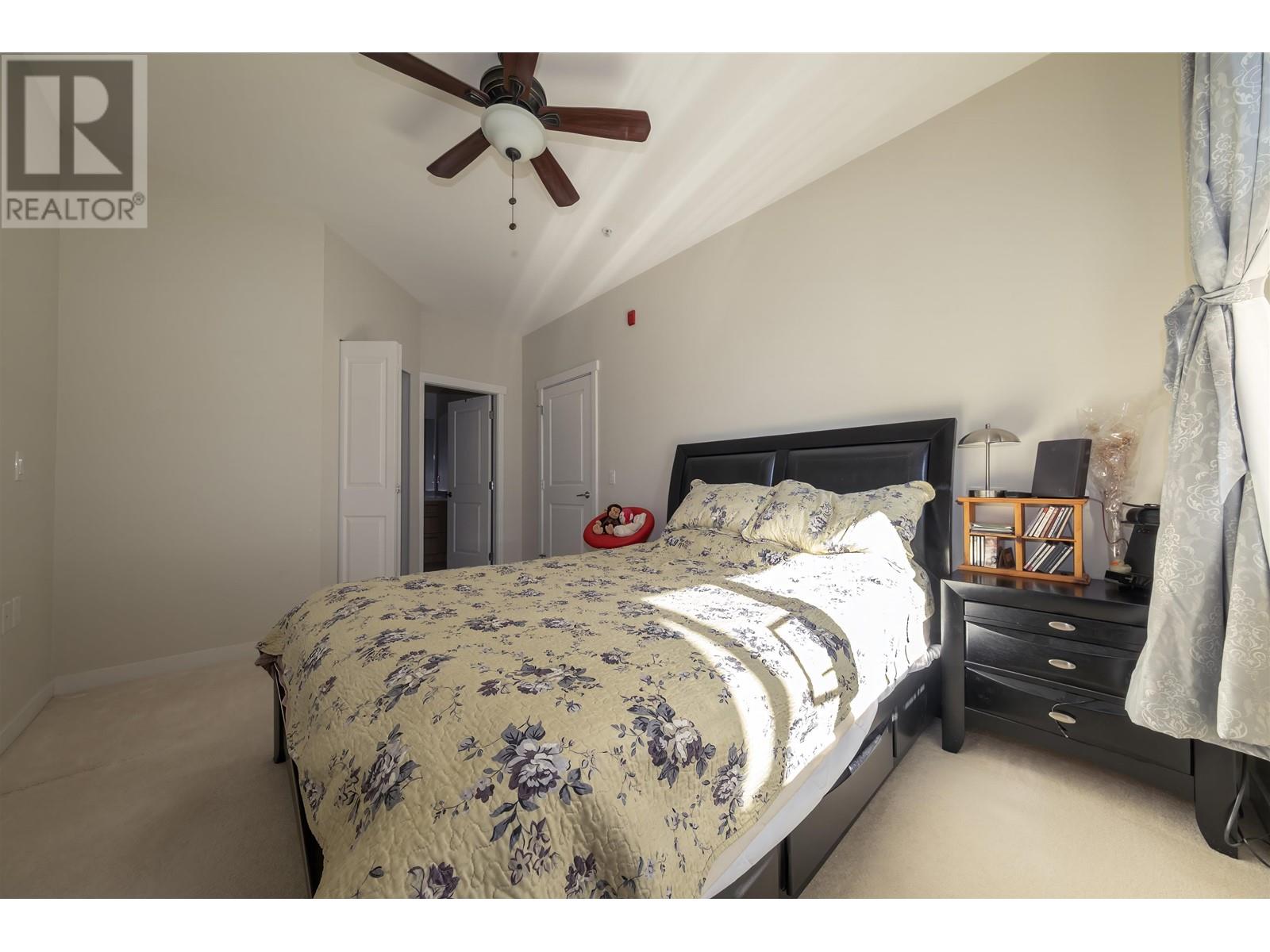Photo 2 of 518 119 W 22nd Street, North Vancouver BC