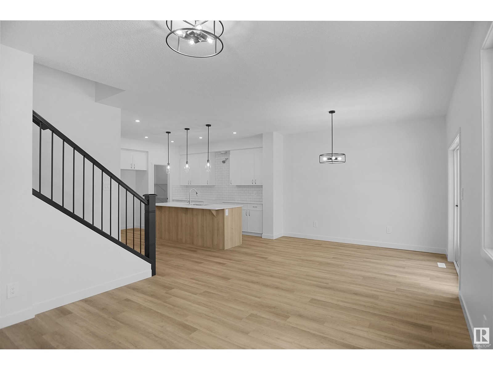 Photo 9 of 6304 King Wd Sw, Edmonton AB