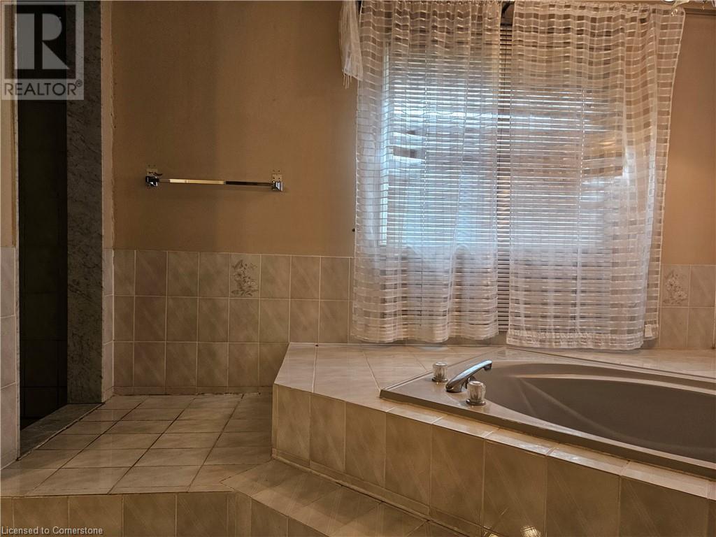 Photo 7 of 1409 Heritage Way, Oakville ON