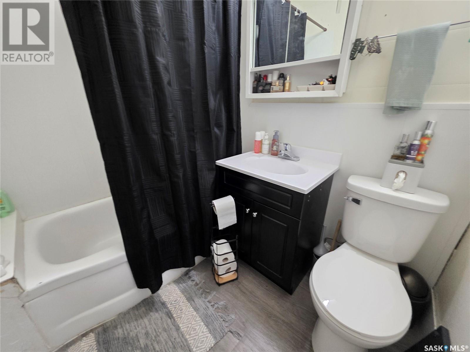 Multi-family House Low rise for Sale in  th AVENUE NW Swift Current 