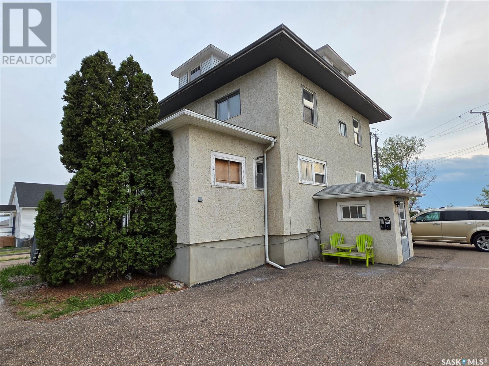 Multi-family House Low rise for Sale in  th AVENUE NW Swift Current 