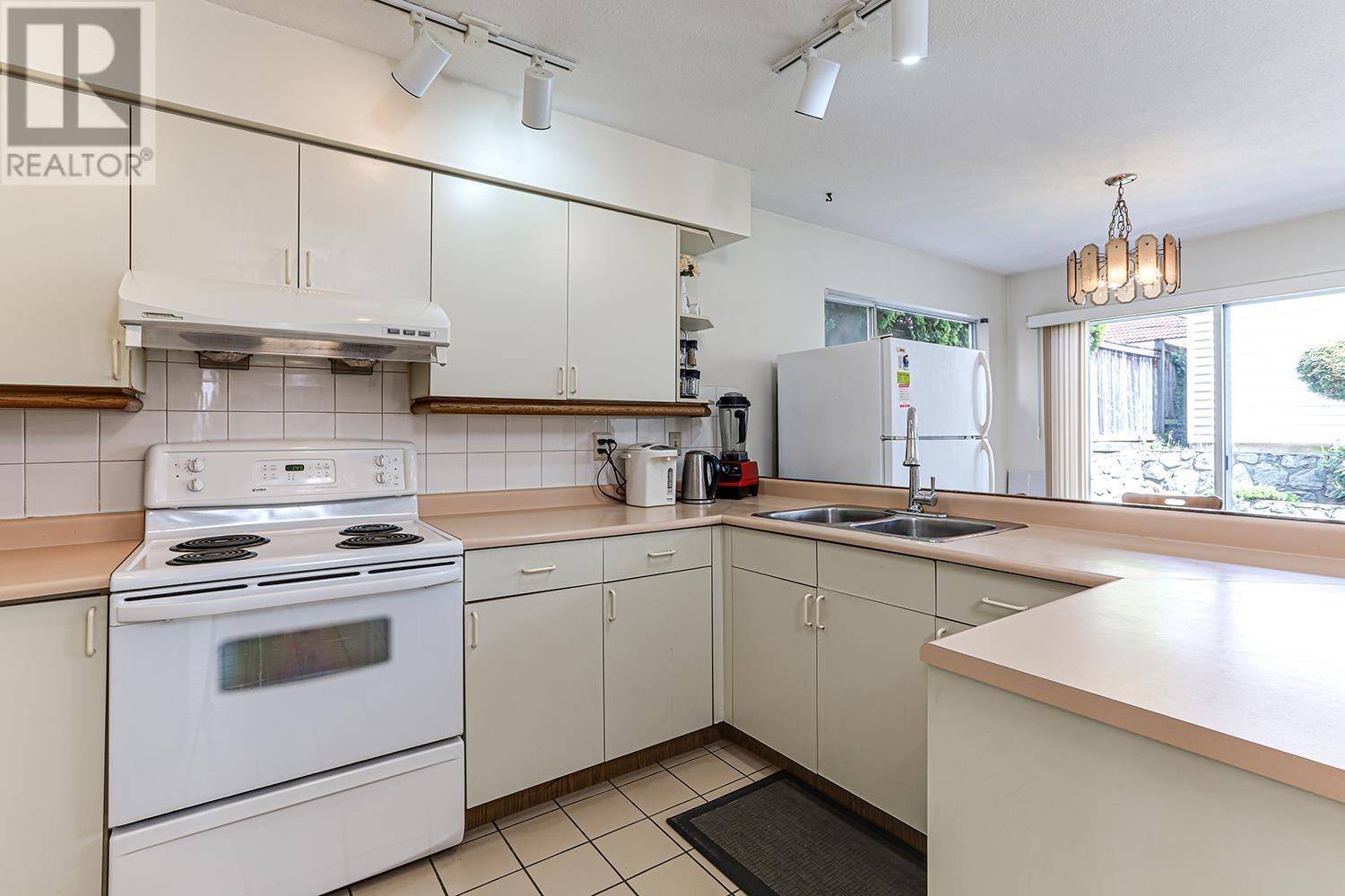Photo 8 of 7880 French Street, Vancouver BC