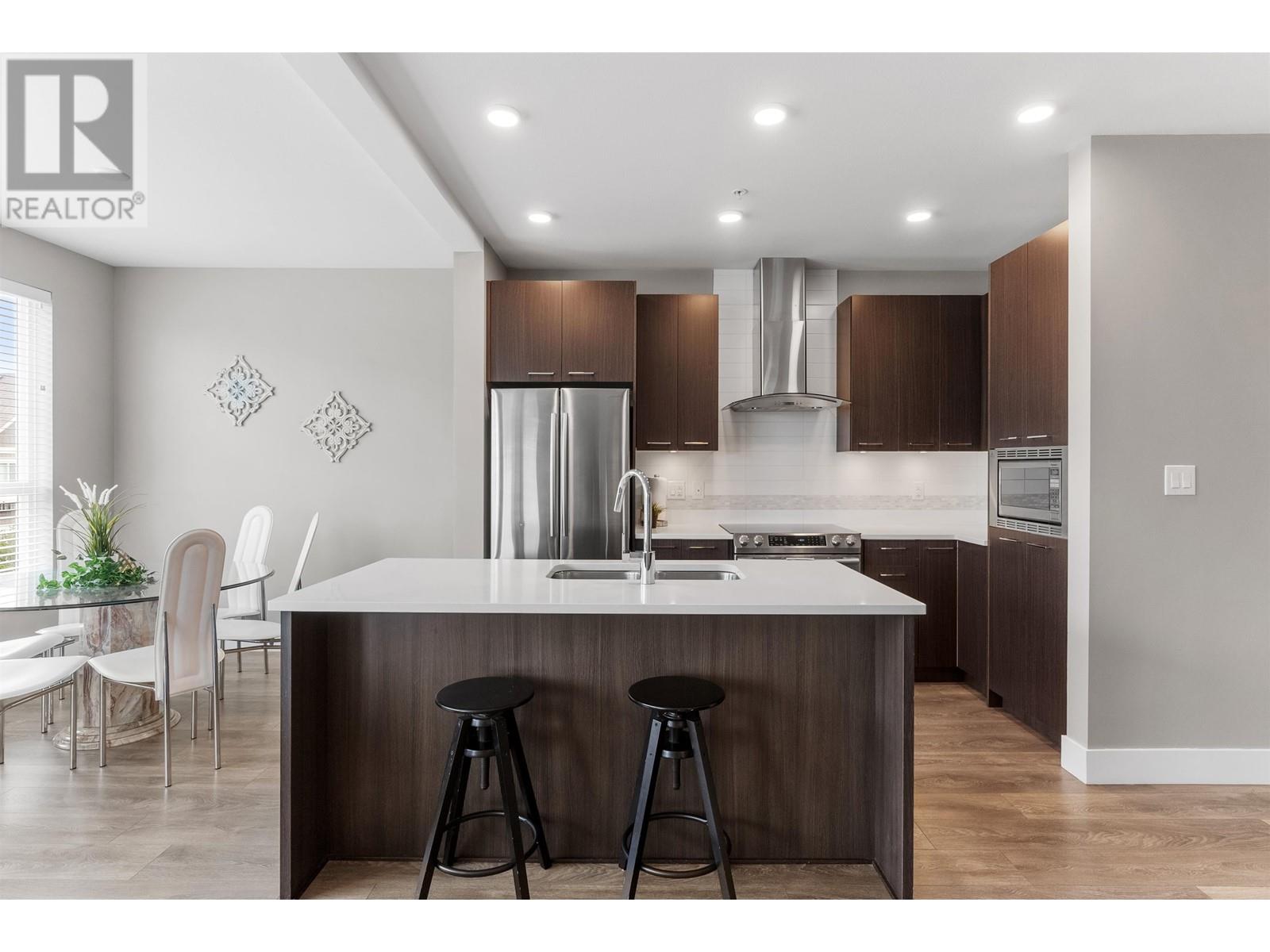 Photo 6 of 317 4690 Hawk Lane, Tsawwassen BC