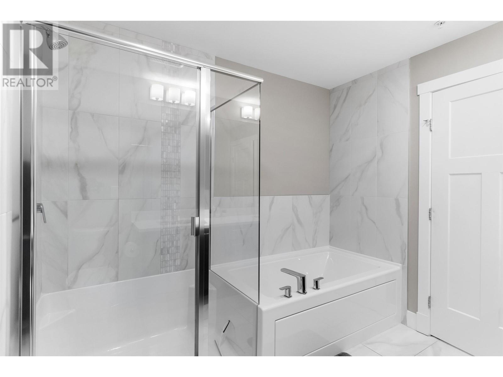 Photo 12 of 317 4690 Hawk Lane, Tsawwassen BC