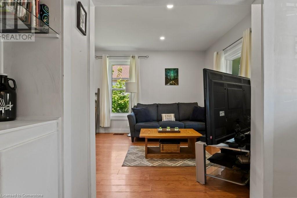Photo 11 of 4216 Mountain Street, Beamsville ON