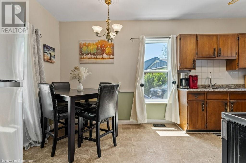 Photo 17 of 4216 Mountain Street, Beamsville ON