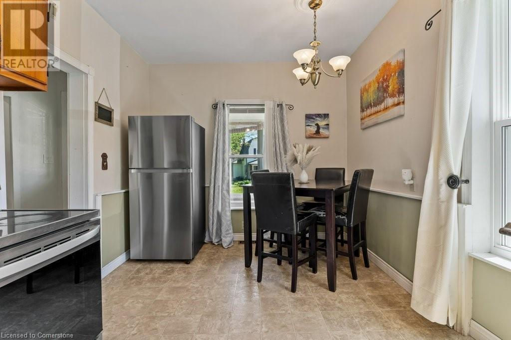 Photo 18 of 4216 Mountain Street, Beamsville ON
