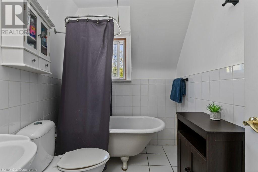 Photo 26 of 4216 Mountain Street, Beamsville ON