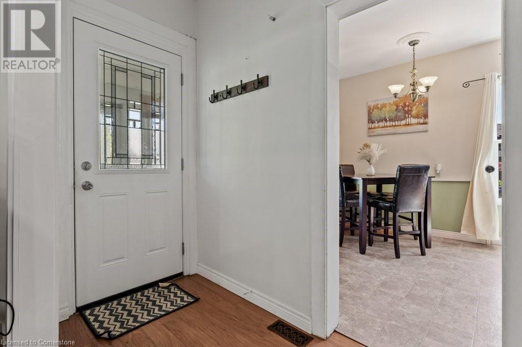 Photo 9 of 4216 Mountain Street, Beamsville ON