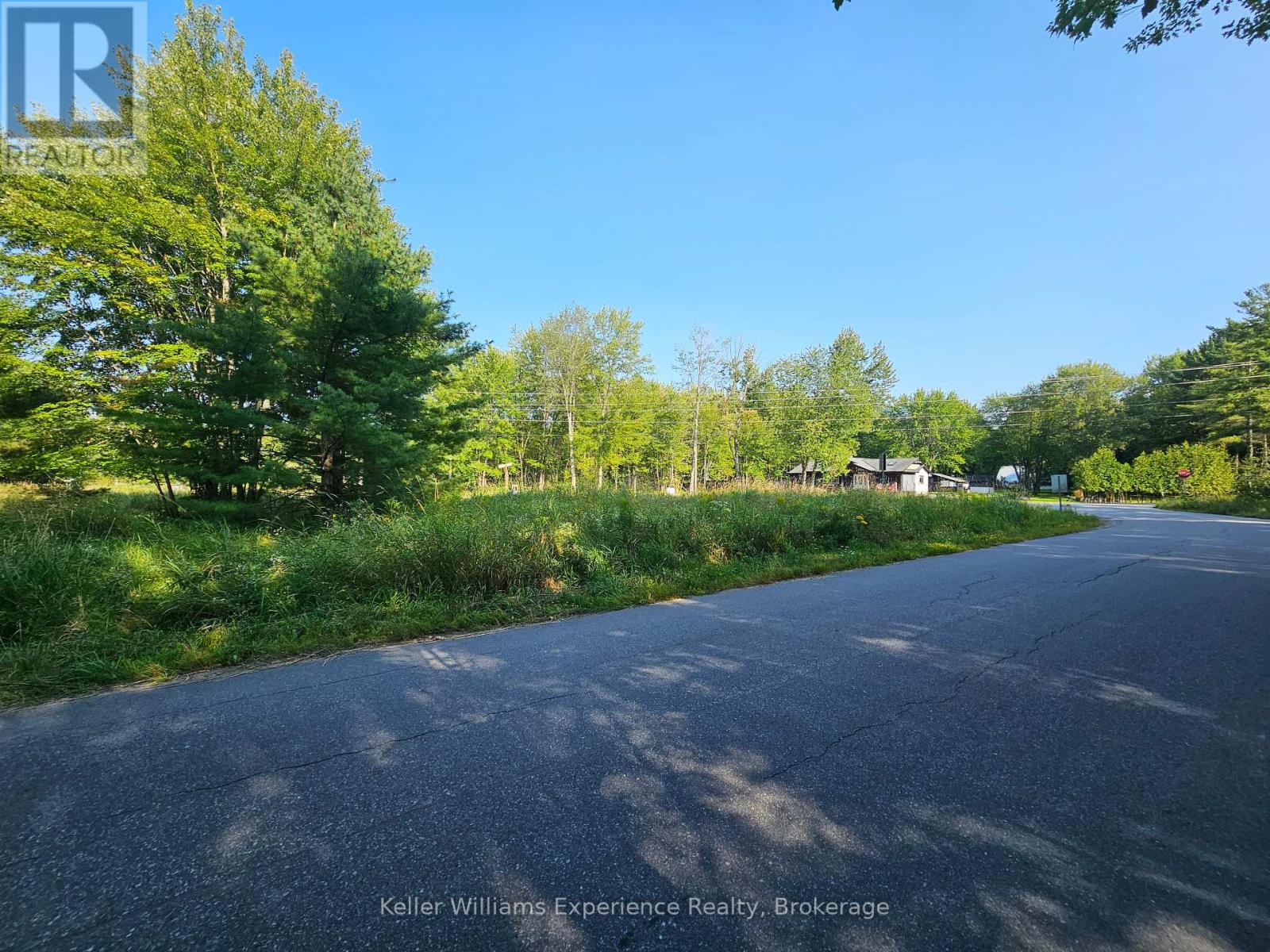 Photo 5 of 1006 Bowyers Beach Road, Bracebridge ON