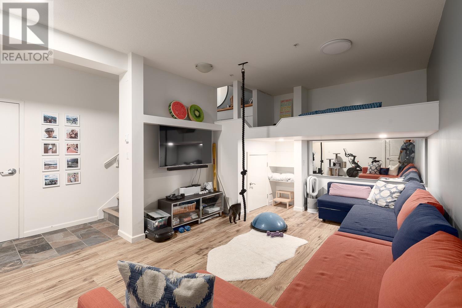 30 40632 GOVERNMENT ROAD, Squamish