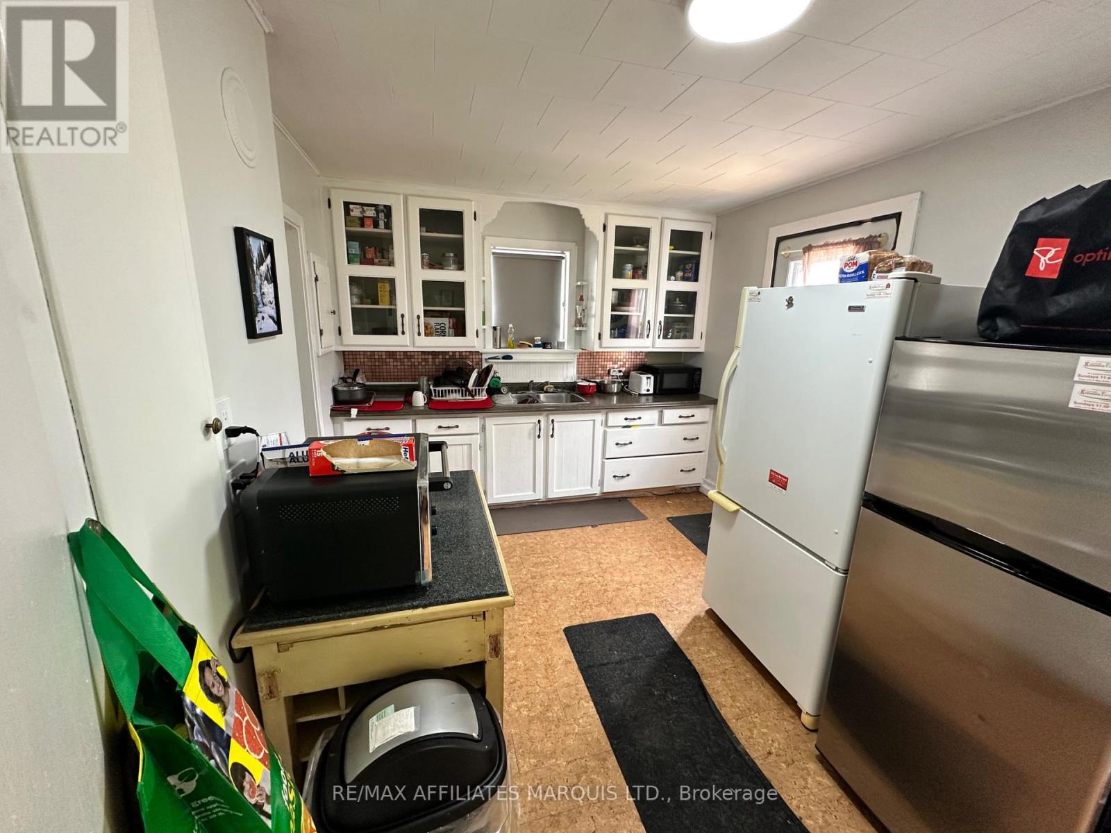 Photo 5 of 227 Alice Street, Cornwall ON