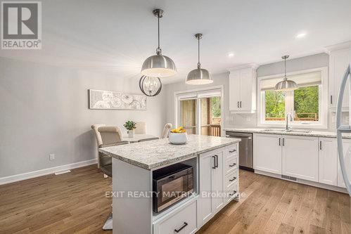 Photo 2 of 401 Voyageur Place, Russell ON