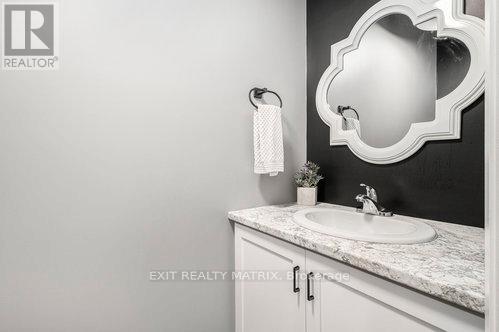 Photo 5 of 401 Voyageur Place, Russell ON