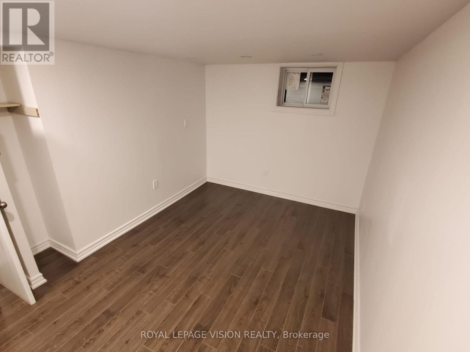 Single Family House for Sale in  DANFORTH ROAD Toronto (Oakridge) 