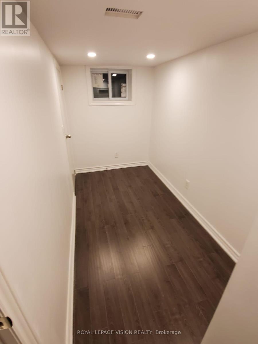 Single Family House for Sale in  DANFORTH ROAD Toronto (Oakridge) 