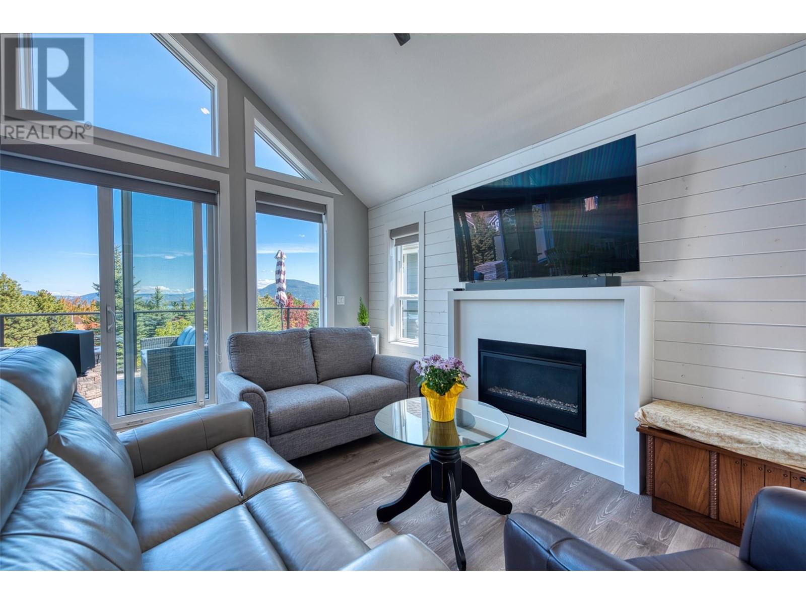 348 6833 Madrid Way, Kelowna