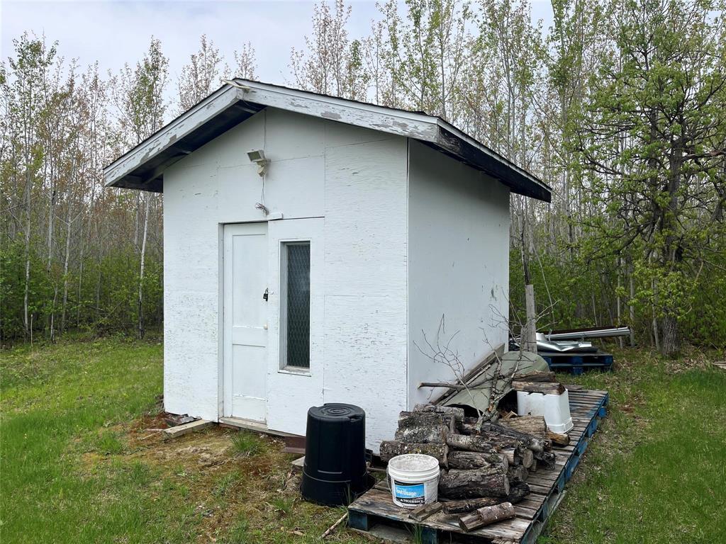 Photo 14 of 64126 8 N Road, Piney Rm MB