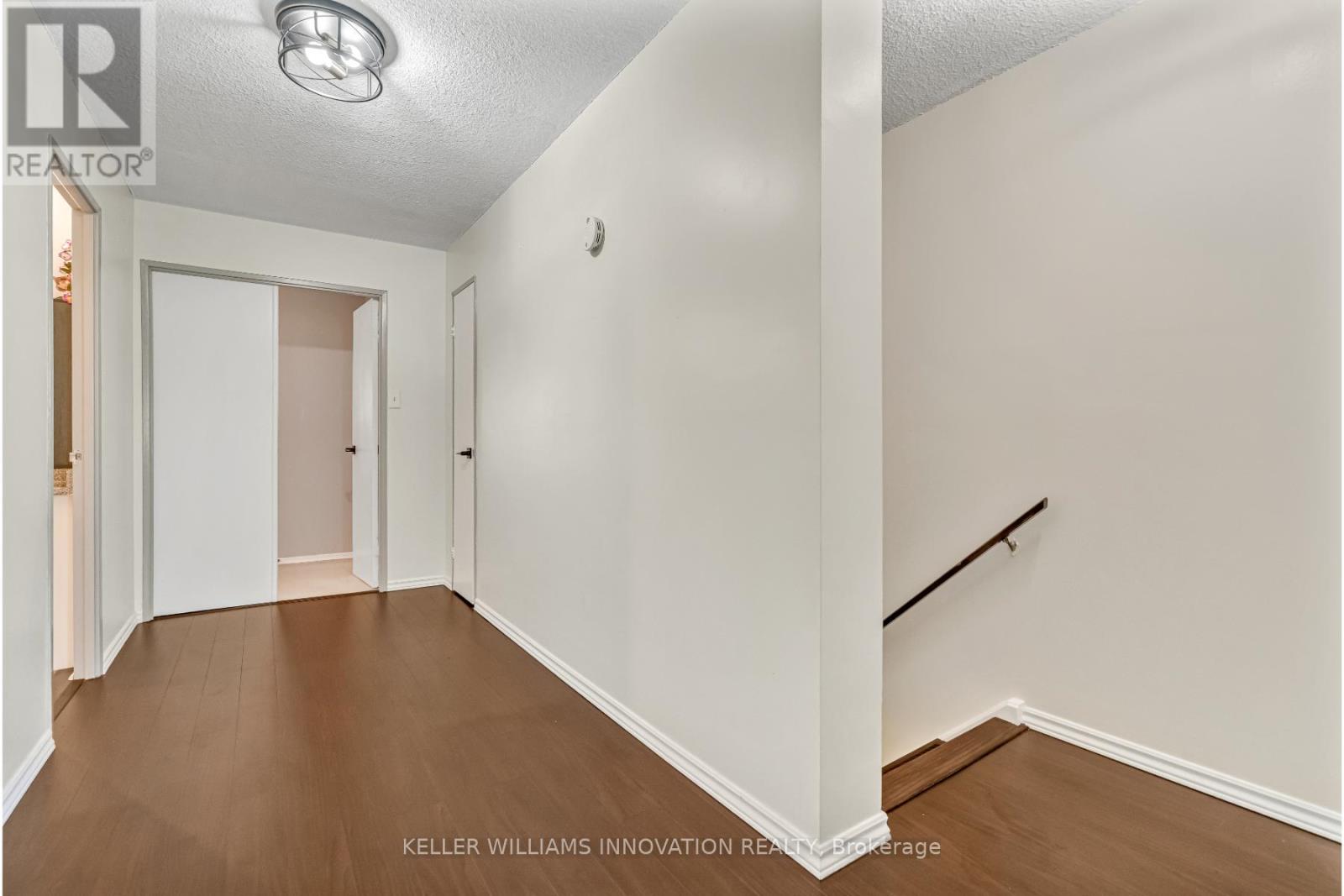 Photo 15 of 121 1050 Falgarwood Drive, Oakville ON