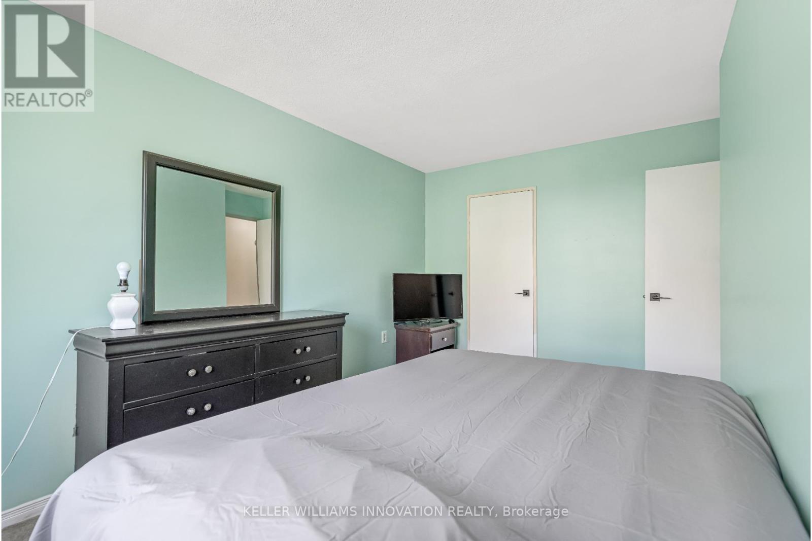 Photo 18 of 121 1050 Falgarwood Drive, Oakville ON