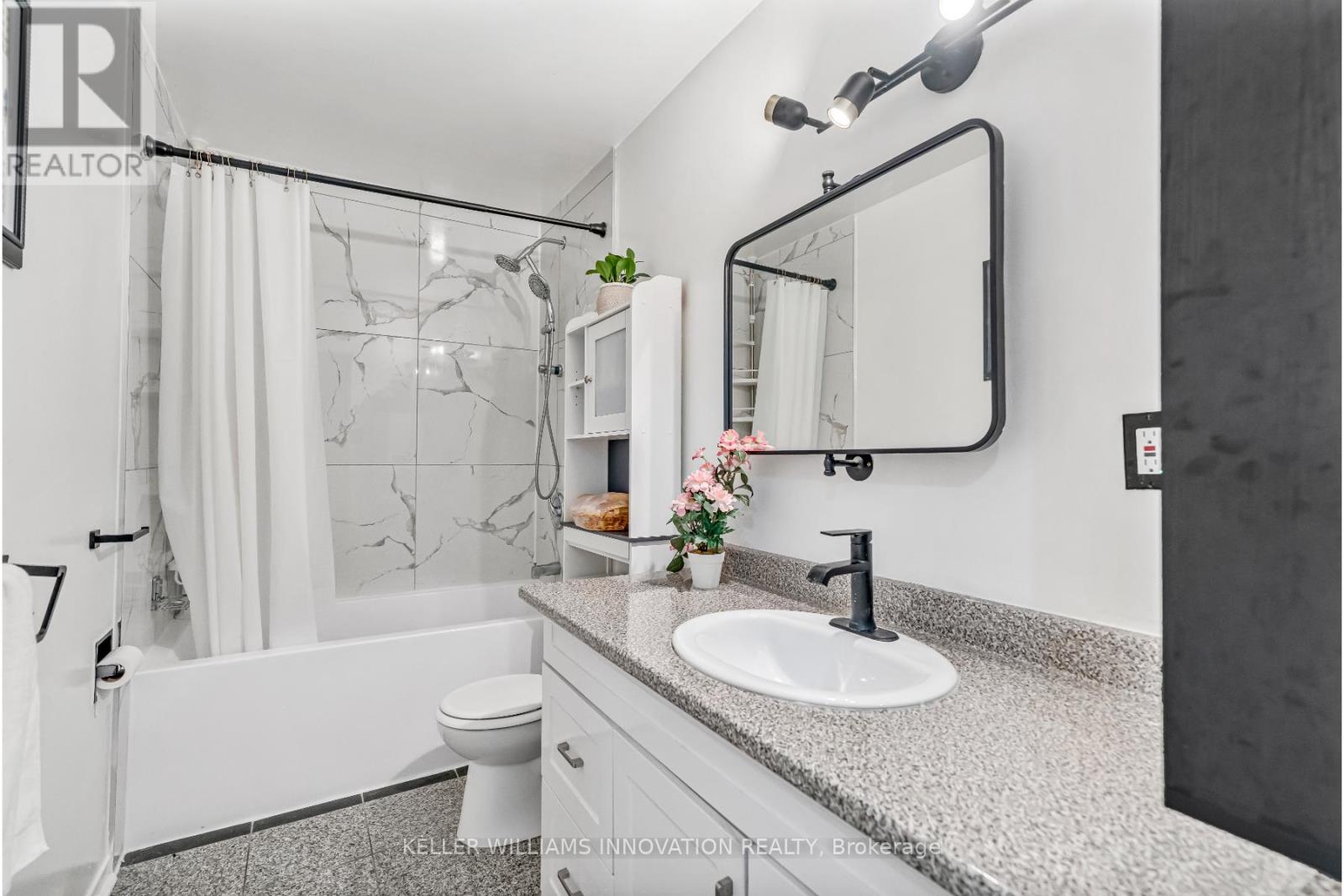 Photo 19 of 121 1050 Falgarwood Drive, Oakville ON