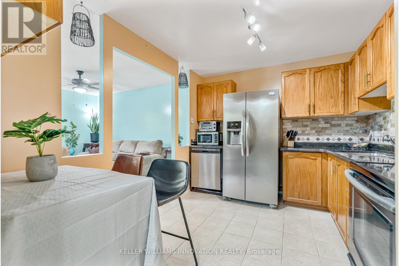 Photo 2 of 121 1050 Falgarwood Drive, Oakville ON